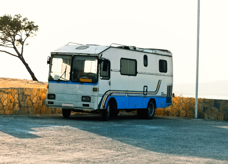 van truck à la campagne